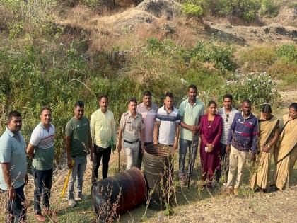 Latur: raid on Hatbhatti base; 4100 liters of chemicals seized, seven persons booked | Latur: हातभट्टी अड्ड्यावर छापा; ४१०० लिटर रसायन जप्त, सात जणांवर गुन्हा