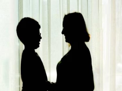 Mumbai Sexual assault on minor; Teacher gets bail | शाळकरी मुलासोबत संबंध ठेवणाऱ्या शिक्षिकेला मिळाला जामीन; शिक्षिका म्हणाली, "आमच्याबाबत त्याच्या आईला..." Mumbai Sexual assault on minor; Teacher gets bail | शाळकरी मुलासोबत संबंध ठेवणाऱ्या शिक्षिकेला मिळाला जामीन; शिक्षिका म्हणाली, "आमच्याबाबत त्याच्या आईला..."