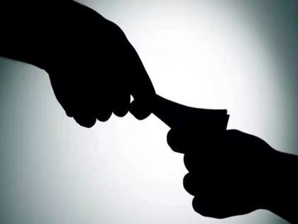 A person who took a bribe of twelve thousand for well work was caught in the net, Latur ACB took action: Crime in Renapur Police | विहिरीच्या कामासाठी बारा हजाराची लाच घेणारा जाळ्यात, लातूर एसीबीची कारवाई : रेणापूर पाेलिसात गुन्हा A person who took a bribe of twelve thousand for well work was caught in the net, Latur ACB took action: Crime in Renapur Police | विहिरीच्या कामासाठी बारा हजाराची लाच घेणारा जाळ्यात, लातूर एसीबीची कारवाई : रेणापूर पाेलिसात गुन्हा