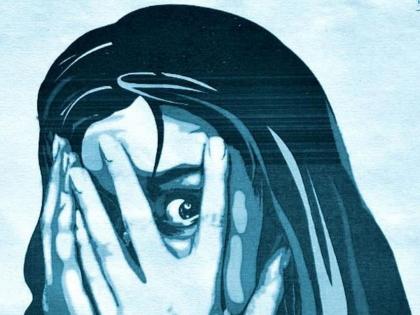 Attempted rape of young woman in car in Akola, escapes by kicking accused's private parts | अकोल्यात तरुणीवर कारमध्ये अत्याचाराचा प्रयत्न, आराेपीच्या गुप्तांगावर लाथ मारत करून घेतली स्वतःची सुटका Attempted rape of young woman in car in Akola, escapes by kicking accused's private parts | अकोल्यात तरुणीवर कारमध्ये अत्याचाराचा प्रयत्न, आराेपीच्या गुप्तांगावर लाथ मारत करून घेतली स्वतःची सुटका