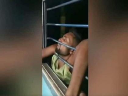 Video Cellphone thief hanged outside running train window accused pleads to hold hands | Video: मोबाईल चोराला धावत्या ट्रेनबाहेर लटकवला, आरोपी करत होता हात न सोडण्याची विनवणी