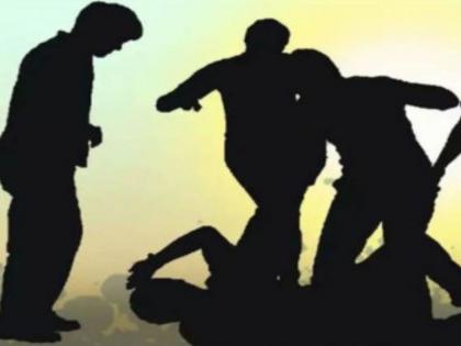Satara: What's going on? A young man was kidnapped from his house, urinated on his face and was brutally beaten. | Satara: काय चाललंय? तरुणाचे घरातून केलं अपहरण, तोंडावर लघुशंका करत बेदम मारहाण