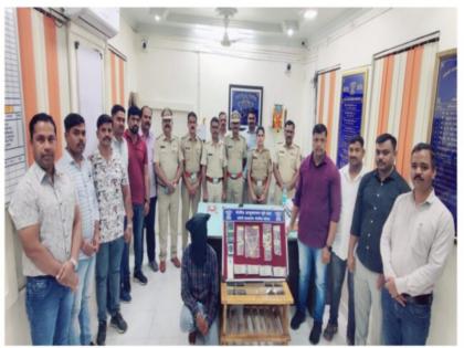 pune crime Accused of house burglary in Loni Kalbhor arrested from Madhya Pradesh; Property worth Rs 6 lakh seized | लोणी काळभोर येथील घरफोडीच्या सराईत आरोपीस मध्य प्रदेशातून अटक; ६ लाखांचा मुद्देमाल जप्त pune crime Accused of house burglary in Loni Kalbhor arrested from Madhya Pradesh; Property worth Rs 6 lakh seized | लोणी काळभोर येथील घरफोडीच्या सराईत आरोपीस मध्य प्रदेशातून अटक; ६ लाखांचा मुद्देमाल जप्त