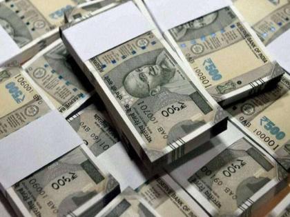 Solapur: One and a half lakh cash was looted by intercepting a finance collector in broad daylight | Solapur: भर दिवसा अडवून फायनान्सच्या वसुलदाराला अडवून दीड लाखांची रोकड लुटली