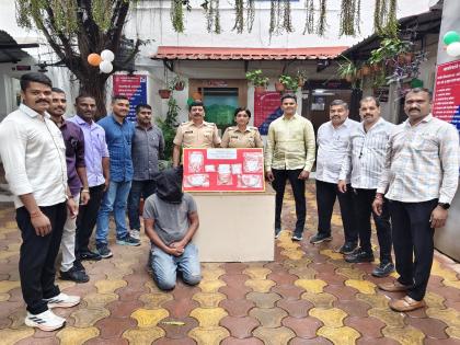 pune crime news Society security guard turns thief in Pune; Property worth Rs 8,65,000 stolen | पुण्यात सोसायटीचेच सुरक्षा रक्षक ठरले चोर; ८,६५,००० रुपयांचा ऐवज चोरीला pune crime news Society security guard turns thief in Pune; Property worth Rs 8,65,000 stolen | पुण्यात सोसायटीचेच सुरक्षा रक्षक ठरले चोर; ८,६५,००० रुपयांचा ऐवज चोरीला