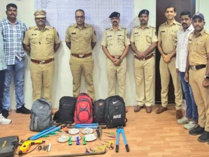 pune news gang preparing for robbery caught in Waraj; other accused absconding | वारजेत दरोड्याच्या तयारीतील टोळी पकडली;अन्य आरोपी फरार pune news gang preparing for robbery caught in Waraj; other accused absconding | वारजेत दरोड्याच्या तयारीतील टोळी पकडली;अन्य आरोपी फरार