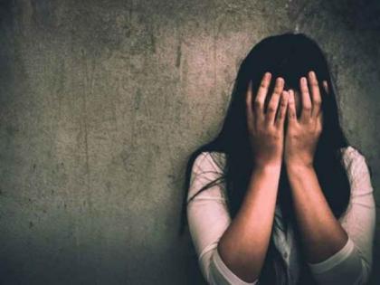 In Buldhana, a minor girl was molested by showing a lure of ten rupees | बुलढाण्यात दहा रुपयाचे आमिष दाखवून अल्पवयीन मुलीचा विनयभंग