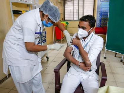 Doctors, health workers are afraid to get the corona vaccine in the first stage | डॉक्टर, आरोग्य कर्मचाऱ्यांना पहिल्या टप्प्यात कोरोना लस घेण्याची वाटतेय भीती