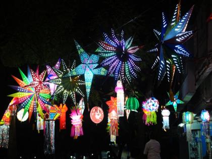 Crowd gathered in Jalgaon market on Sunday for the Diwali purchase | दिवाळीच्या खरेदीसाठी रविवारीही जळगावच्या बाजारपेठत प्रचंड गर्दी