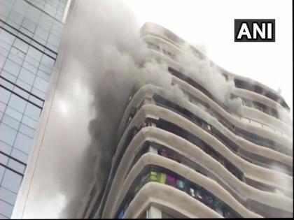 Fire on top of the crystal tower in Parel | Mumbai's Parel Fire : परळमधील क्रिस्टल टॉवरच्या आगीत चौघांचा मृत्यू, 21 जण जखमी