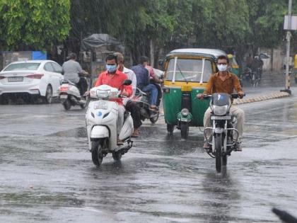 rain in Thane district; Disrupted public life | ठाणे जिल्ह्यात पावसाची रिपरिप; जनजीवन विस्कळीत