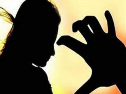 girlfriends brother molests a young woman saying its love in ahmednagar | प्रेम’ असल्याचे सांगून तरुणीवर मैत्रिणीच्या भावाचा अत्याचार