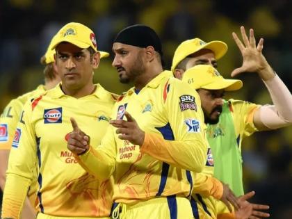 IPL 2020: Harbhajan Singh not to fly with CSK to Dubai on Friday, will join squad after 2 weeks | IPL 2020 : महेंद्रसिंग धोनीसह CSKच्या खेळाडूंची कोरोना टेस्ट; हरभजन सिंग संघासोबत यूएईला नाही जाणार