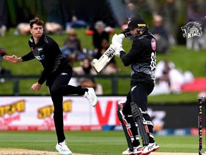 New Zealand have defeated Pakistan in the Tri-Series. Finn Allen scored 62, Devon Conway scored an unbeaten 49, Mitchell Santner 2/27 | NZ vs PAK : न्यूझीलंडने वर्ल्ड कप विजयाचे स्वप्न पाहणाऱ्या पाकिस्तानला जमिनीवर आणले, CSK चे दोन खेळाडूच भारी पडले