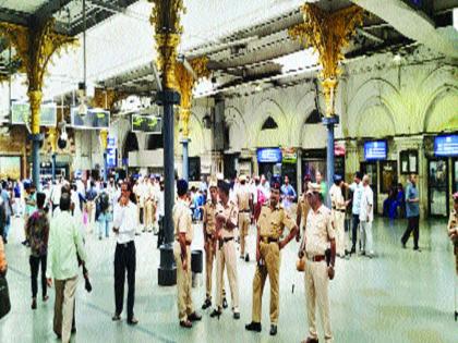 police and bomb squad investigated mumbai csmt railway station after bomb threat call | CSMT स्थानकात बॉम्बची अफवा; बॉम्ब स्कॉड, पोलिसांची कसून तपासणी 