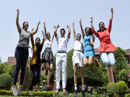 CBSE Board 10th Result 2021 LIVE: Result Announced; This year 99.04 percent students are successful | CBSE Board 10th Result 2021 LIVE: सीबीएसईचा १० वीचा निकाल जाहीर; यंदा ९९.०४ टक्के विद्यार्थी यशस्वी