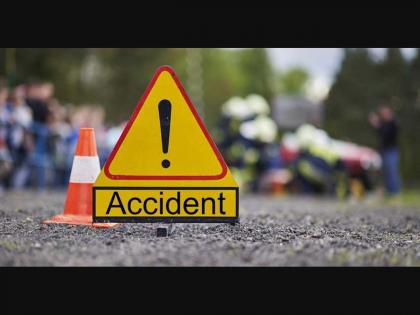 Three persons were killed on the spot in a tipper two-wheeler accident on Ajanta-Buldana road | अजिंठा-बुलडाणा मार्गावर  टिप्पर दुचाकीच्या अपघातात तीन जण जागीच ठार