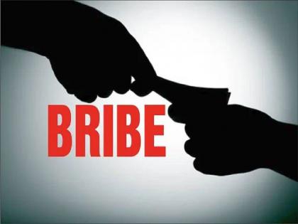 Gram Panchayat member accepts bribe; Women Sarpanch 'Trapped' | ग्रामपंचायत सदस्याने स्विकारली लाच; महिला सरपंच ‘ट्रॅप’