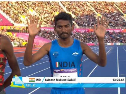 Commonwealth Games 2022 : Avinash Sable did not finish in the men's 5000m category  | Commonwealth Games 2022 : ऐतिहासिक रौप्यपदकानंतर अविनाश साबळे ५००० मीटर शर्यतीसाठी पुन्हा ट्रॅकवर उतरला अन्... 