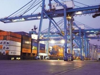 The country will remain dependent on freight | मालवाहतुकीत देश परावलंबी राहील