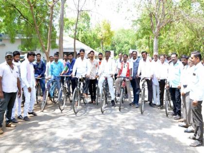 'Cycle Rally' against fuel hike | चाळीसगावला निघाली इंधन दरवाढीविरोधात ‘सायकल रॅली’