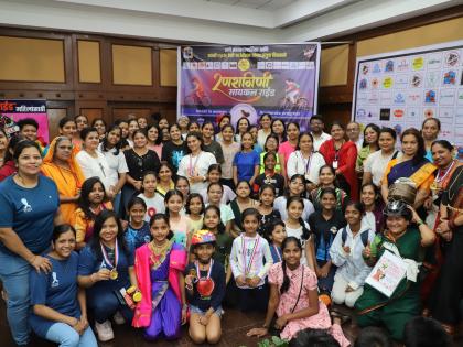 more than 600 bicycle enthusiasts participated in the cycle ride organized on the occasion of international women day | जागतिक महिलादिनानिमित्त आयोजित सायकल राईडमध्ये ६०० हून अधिक सायकलप्रेमींचा सहभाग