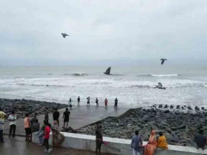 Dana Cyclone Storm to hit Odisha coast today; The speed will be 120 to 130 kmph | Dana Cyclone : ओडिशाच्या किनारपट्टीवर आज धडकणार वादळ; १२० ते १३० किमी असणार वेग