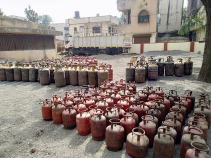 Shocking! Theft of gas from the cylinder; A case has been registered against the four at Alandi police station | धक्कादायक! सिलेंडरमधून गॅसची चोरी; आळंदी पोलीस ठाण्यात चौघांविरुद्ध गुन्हा दाखल 