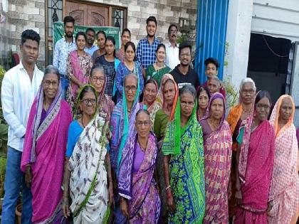 senior citizens diwali at old age home in gadchiroli | रक्ताचे नाते बनले निष्ठूर, वृद्धाश्रमात मिळाली मायेची ऊब