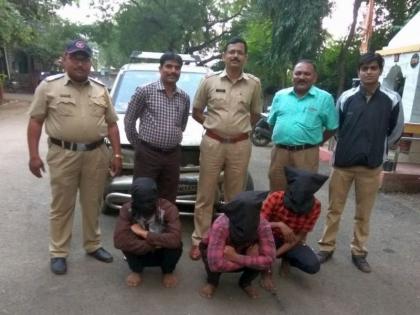 The robber trio gajaad | लूट करणारे तिघे गजाआड The robber trio gajaad | लूट करणारे तिघे गजाआड