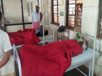 Relatives and relatives rushed to the hospital | नातेवाईकांचा आक्रोश आणि रुग्णालयात झाली गर्दी Relatives and relatives rushed to the hospital | नातेवाईकांचा आक्रोश आणि रुग्णालयात झाली गर्दी