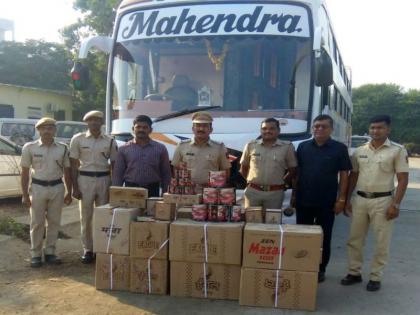 Luxury seized with blockade blockade in the mist | धुळ्यातील नाकाबंदीत गुटखासह लक्झरी जप्त