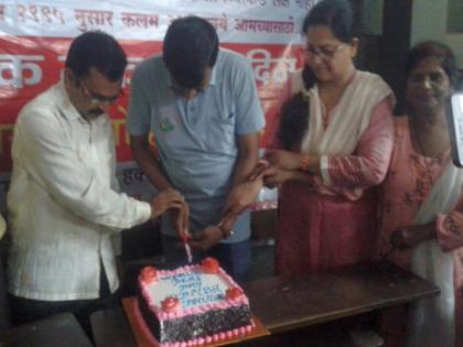 Celebrate the celebration by cutting the cake for World Silent Day | जागतिक मूक बधीर दिनानिमित्त केक कापून आनंदोत्सव साजरा