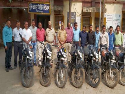 Dhule police seize two bikes | धुळे पोलिसांकडून ९ दुचाकी हस्तगत