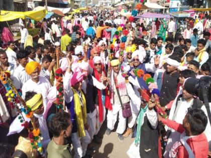 The enthusiasm continued even in the heat of the summer | उन्हाच्या तडाख्यातही उत्साह कायम The enthusiasm continued even in the heat of the summer | उन्हाच्या तडाख्यातही उत्साह कायम