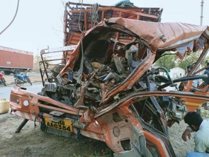 Two killed in two accidents on Mumbai Agra highway | मुंबई आग्रा महामार्गावर दोन अपघातात ४ ठार २ जखमी Two killed in two accidents on Mumbai Agra highway | मुंबई आग्रा महामार्गावर दोन अपघातात ४ ठार २ जखमी