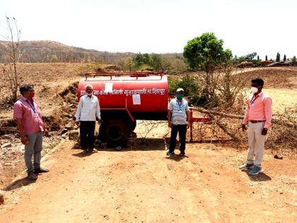 Shirpur water tanker blockade | शिरपूर पाण्याचे टॅँकर आडवे लावून केली गावबंदी