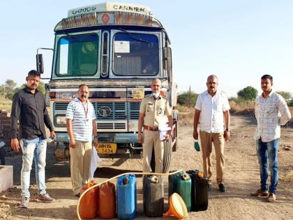 LCB stops theft of petrol, diesel from tanker | शिरुडला एलसीबीने रोखली टँकरमधून पेट्रोल, डिझेलची चोरी