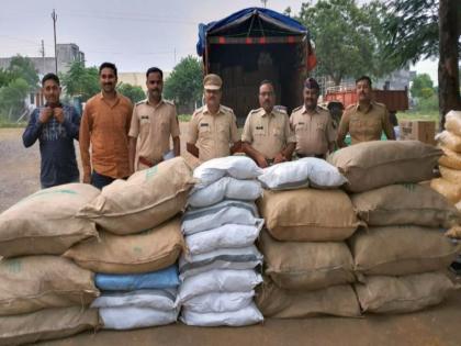 Blockade of Rs | नाकाबंदीत ५ लाख २८ हजारांचा गुटखा जप्त