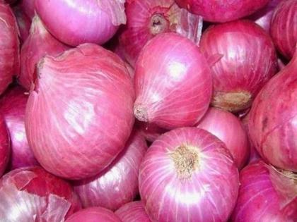 Pimpalner's onion market closes after trader Corona leaves positive | व्यापारी कोरोना पॉझिटिव्ह निघताच पिंपळनेरचा कांदा मार्केट बंद