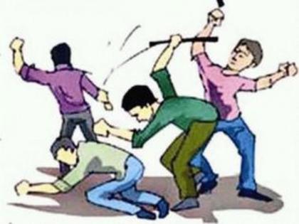 Two groups clash in Dhule's Devpur, crime against 9 persons | धुळ्यातील देवपुरात दोन गटात तुंबळ हाणामारी, ९ जणांवर गुन्हा Two groups clash in Dhule's Devpur, crime against 9 persons | धुळ्यातील देवपुरात दोन गटात तुंबळ हाणामारी, ९ जणांवर गुन्हा