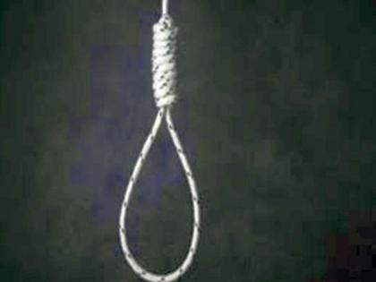 Farmer commits suicide by hanging in Karle village | कर्ले गावात शेतकऱ्याची गळफास घेऊन आत्महत्या Farmer commits suicide by hanging in Karle village | कर्ले गावात शेतकऱ्याची गळफास घेऊन आत्महत्या