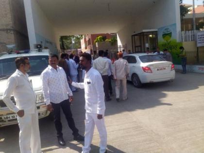 Governor left for Dhule, security near Municipal Corporation | राज्यपाल धुळ्याकडे रवाना, महापालिकेजवळ बंदोबस्त Governor left for Dhule, security near Municipal Corporation | राज्यपाल धुळ्याकडे रवाना, महापालिकेजवळ बंदोबस्त