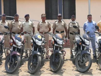 Sakri police arrested two thieves and seized eight motorcycles | साक्री पोलिसांनी केले दोन चोर जेरबंद, आठ मोटारसायकल केल्या हस्तगत Sakri police arrested two thieves and seized eight motorcycles | साक्री पोलिसांनी केले दोन चोर जेरबंद, आठ मोटारसायकल केल्या हस्तगत