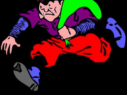 Board officers' house blown up in Shirpur | शिरपुरात मंडळ अधिकाऱ्यांचे घर फोडले Board officers' house blown up in Shirpur | शिरपुरात मंडळ अधिकाऱ्यांचे घर फोडले