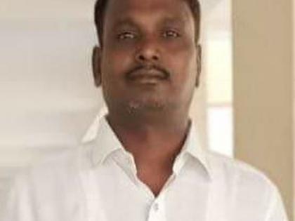 Dhule stabbed with a sharp weapon, brutally killed one | धुळ्यात तीक्ष्ण हत्याराने वार, एकाची निर्घुण हत्या Dhule stabbed with a sharp weapon, brutally killed one | धुळ्यात तीक्ष्ण हत्याराने वार, एकाची निर्घुण हत्या