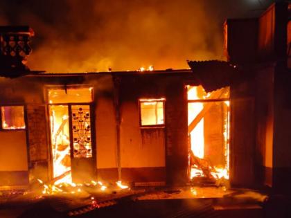 Gas cylinder explodes in Rahimpura village | रहिमपुरा गावात गॅस सिलेंडरचा स्फोट, जीवितहानी टळली Gas cylinder explodes in Rahimpura village | रहिमपुरा गावात गॅस सिलेंडरचा स्फोट, जीवितहानी टळली