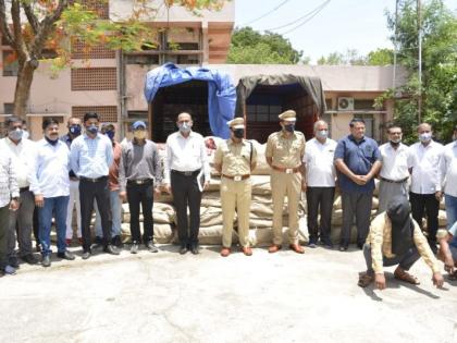 LCB seizes gutka worth Rs 1.5 crore, arrests three | एलसीबीने पकडला दीड कोटींचा गुटखा, तिघांना अटक