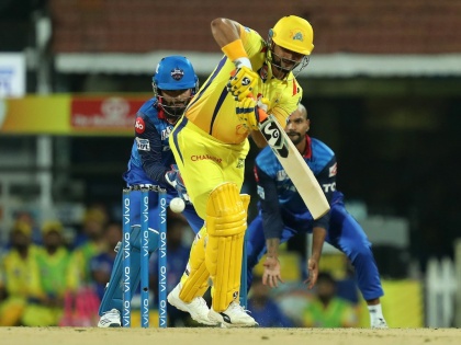 IPL 2019: Suresh Raina hit fours when balance is not correct |  IPL 2019 : पीचवर पडूनही रैनाने मारला चौकार