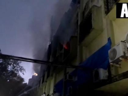 In Goregaon, a fire broke out in the middle of the night, the godown was destroyed | गोरेगावमध्ये मध्यरात्री भीषण आग, धर्मा प्रोडक्शनचं गोदाम जळून खाक 